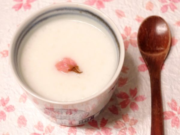 冷え症ケアの薬膳 桜風味の甘酒茶